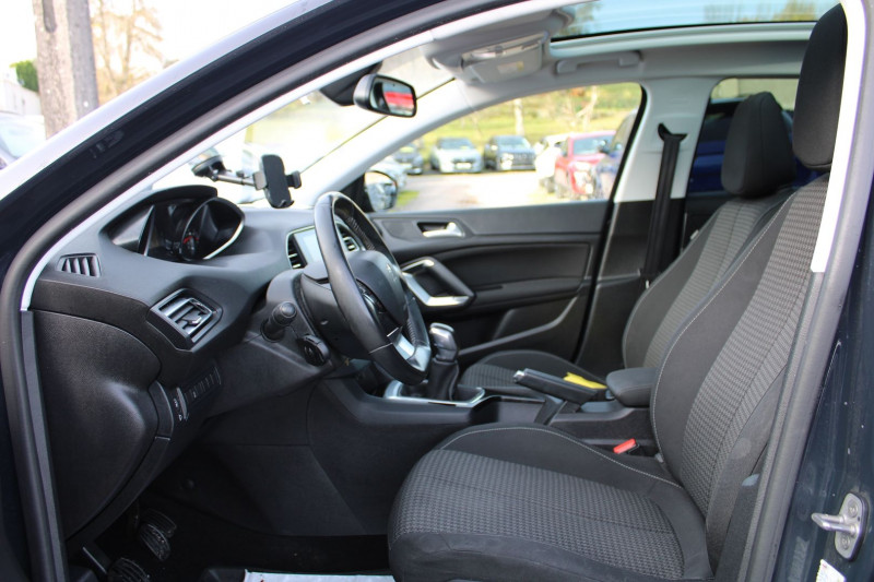 Photo 8 de l'offre de PEUGEOT 308 III 1L6 BLUEHDI 100 CV STYLE CAMÃRA TOIT PANO RÃGULATEUR BLUETOOTH GPS LINK USB JA17 à 11990€ chez Bougel transactions
