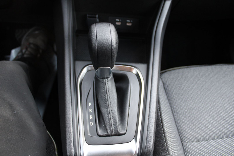 Photo 17 de l'offre de RENAULT CAPTUR 5 TCE 160 CV TECHNO HYBRIDE GPS 3D CAMÃRA USB JA 18 I-COKPIT FULL LED BOITE AUTO à 25990€ chez Bougel transactions