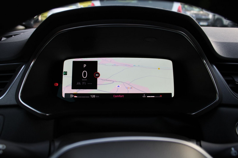 Photo 16 de l'offre de RENAULT CAPTUR 5 TCE 160 CV TECHNO HYBRIDE GPS 3D CAMÃRA USB JA 18 I-COKPIT FULL LED BOITE AUTO à 25990€ chez Bougel transactions