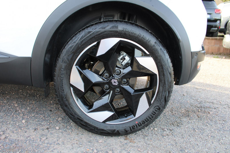 Photo 7 de l'offre de RENAULT CAPTUR 5 TCE 160 CV TECHNO HYBRIDE GPS 3D CAMÃRA USB JA 18 I-COKPIT FULL LED BOITE AUTO à 25990€ chez Bougel transactions