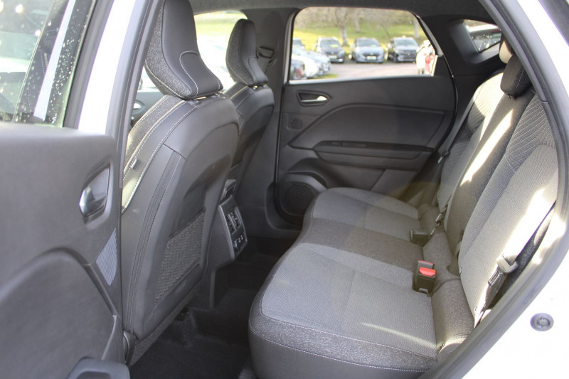 Photo 9 de l'offre de RENAULT CAPTUR 5 TCE 160 CV TECHNO HYBRIDE GPS 3D CAMÃRA USB JA 18 I-COKPIT FULL LED BOITE AUTO à 25990€ chez Bougel transactions