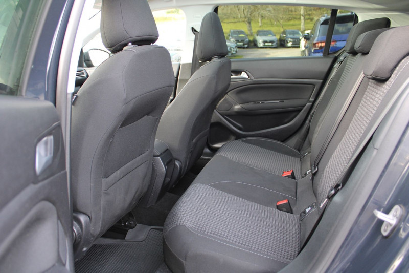 Photo 9 de l'offre de PEUGEOT 308 III 1L6 BLUEHDI 100 CV STYLE CAMÃRA TOIT PANO RÃGULATEUR BLUETOOTH GPS LINK USB JA17 à 11990€ chez Bougel transactions