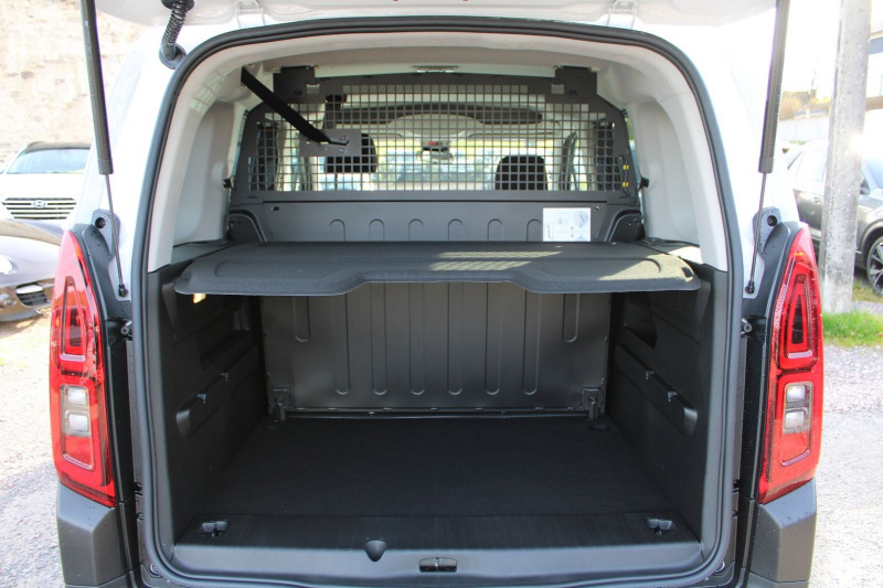 Photo 6 de l'offre de CITROEN BERLINGO 5 PLUS BLUE HDI 130 CV GPS CARPLAY CAMÃRA I-COKPIT FULL LED JA 16 BOITE AUTO EAT-8 à 26990€ chez Bougel transactions