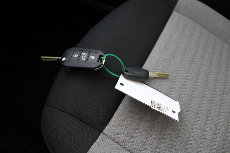 Photo 18 de l'offre de CITROEN BERLINGO 5 PLUS BLUE HDI 130 CV GPS CARPLAY CAMÃRA I-COKPIT FULL LED JA 16 BOITE AUTO EAT-8 à 26990€ chez Bougel transactions