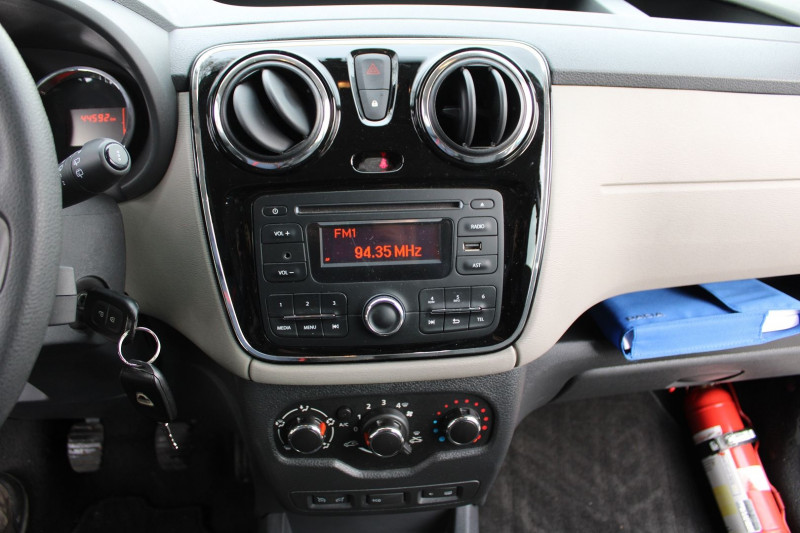 Photo 13 de l'offre de DACIA DOKKER TCE LAURÃATE 115 RÃGULATEUR BLUETOOTH CLIMAT AUDIO ATTELAGE ABS  5 PLACES à 12500€ chez Bougel transactions