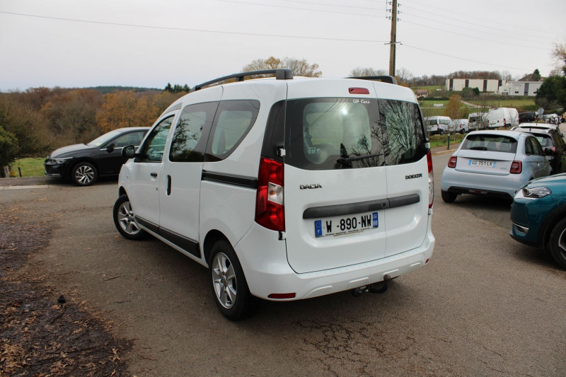 Photo 4 de l'offre de DACIA DOKKER TCE LAURÃATE 115 RÃGULATEUR BLUETOOTH CLIMAT AUDIO ATTELAGE ABS  5 PLACES à 12500€ chez Bougel transactions