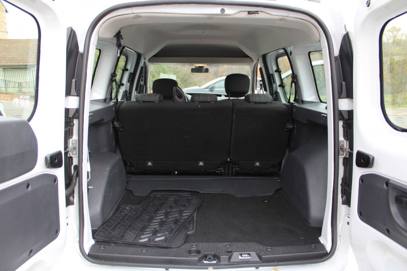 Photo 10 de l'offre de DACIA DOKKER TCE LAURÃATE 115 RÃGULATEUR BLUETOOTH CLIMAT AUDIO ATTELAGE ABS  5 PLACES à 12500€ chez Bougel transactions